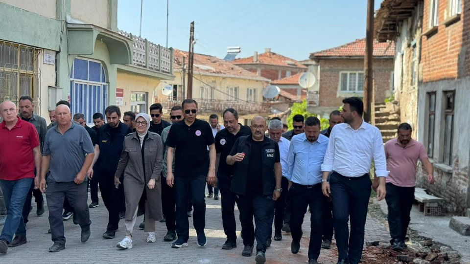 Depremin vurduğu Sındırgı'da Bakan Ali Yerlikaya: "Devletimizin tüm kurumları seferber edildi"
